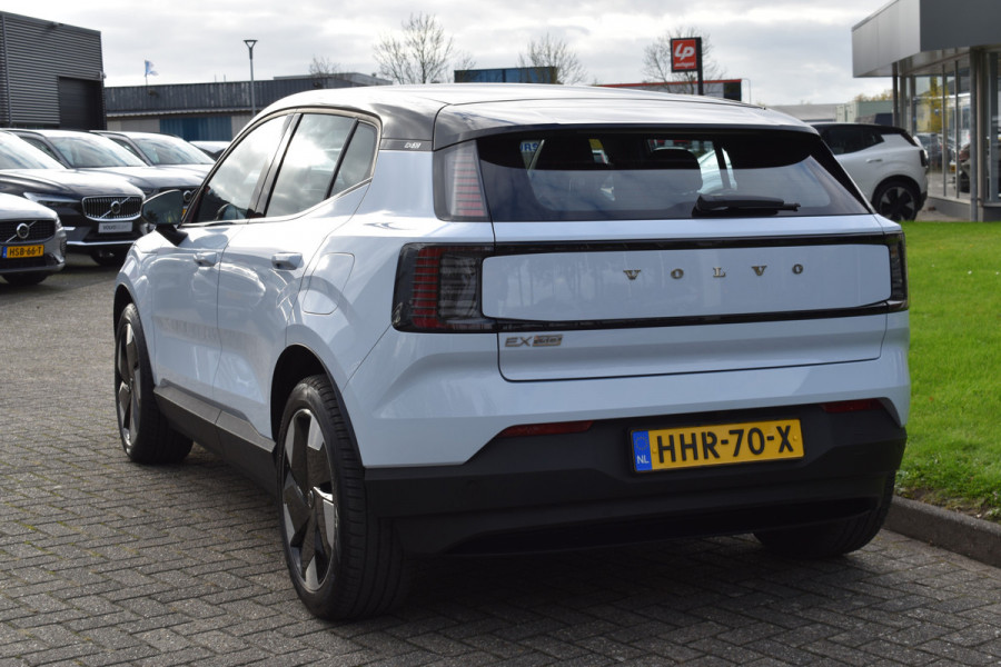 Volvo EX30 Extended Range 272PK Plus 69 kWh | Trekhaak | H&K | ACC | Blis | Stoelverwarming | Camera |