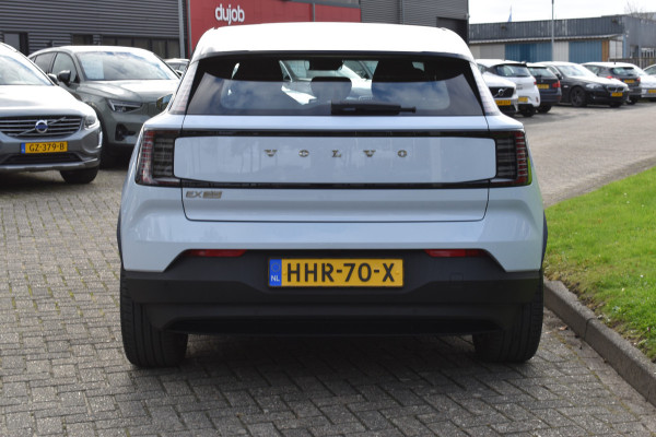 Volvo EX30 Extended Range 272PK Plus 69 kWh | Trekhaak | H&K | ACC | Blis | Stoelverwarming | Camera |