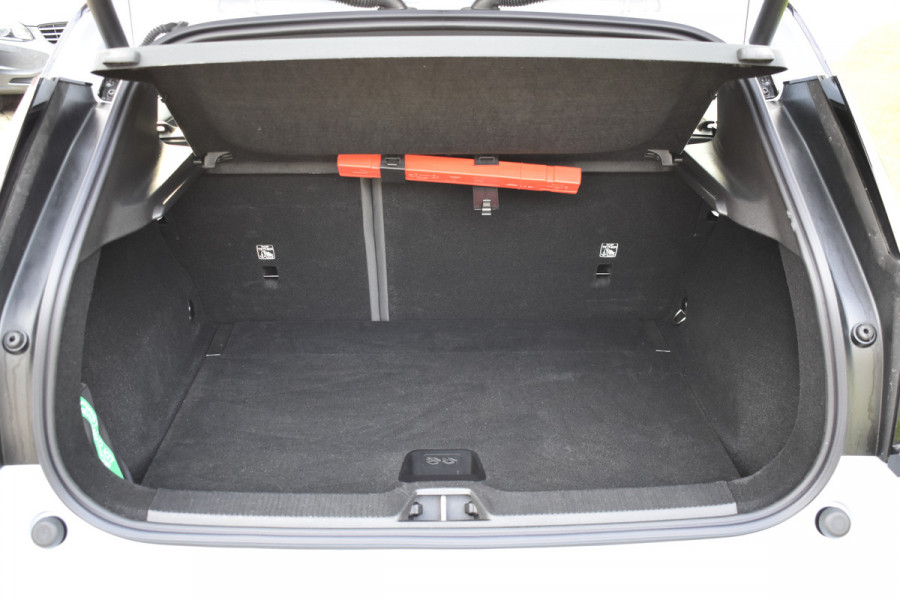 Volvo EX30 Extended Range 272PK Plus 69 kWh | Trekhaak | H&K | ACC | Blis | Stoelverwarming | Camera |