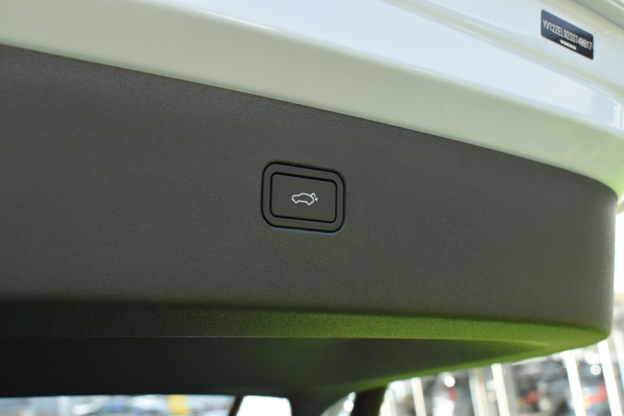 Volvo EX30 Extended Range 272PK Plus 69 kWh | Trekhaak | H&K | ACC | Blis | Stoelverwarming | Camera |