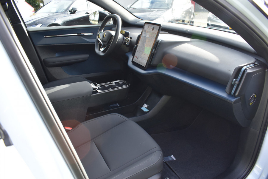 Volvo EX30 Extended Range 272PK Plus 69 kWh | Trekhaak | H&K | ACC | Blis | Stoelverwarming | Camera |