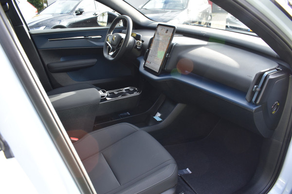 Volvo EX30 Extended Range 272PK Plus 69 kWh | Trekhaak | H&K | ACC | Blis | Stoelverwarming | Camera |