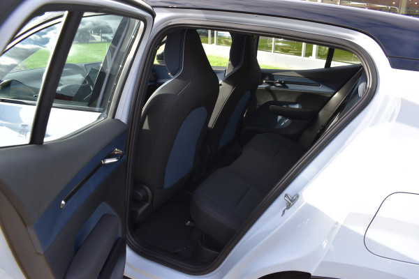 Volvo EX30 Extended Range 272PK Plus 69 kWh | Trekhaak | H&K | ACC | Blis | Stoelverwarming | Camera |