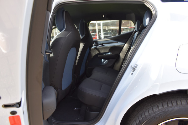 Volvo EX30 Extended Range 272PK Plus 69 kWh | Trekhaak | H&K | ACC | Blis | Stoelverwarming | Camera |