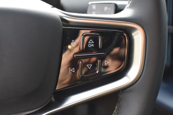 Volvo EX30 Extended Range 272PK Plus 69 kWh | Trekhaak | H&K | ACC | Blis | Stoelverwarming | Camera |