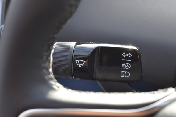 Volvo EX30 Extended Range 272PK Plus 69 kWh | Trekhaak | H&K | ACC | Blis | Stoelverwarming | Camera |