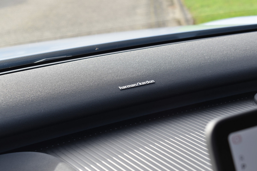 Volvo EX30 Extended Range 272PK Plus 69 kWh | Trekhaak | H&K | ACC | Blis | Stoelverwarming | Camera |