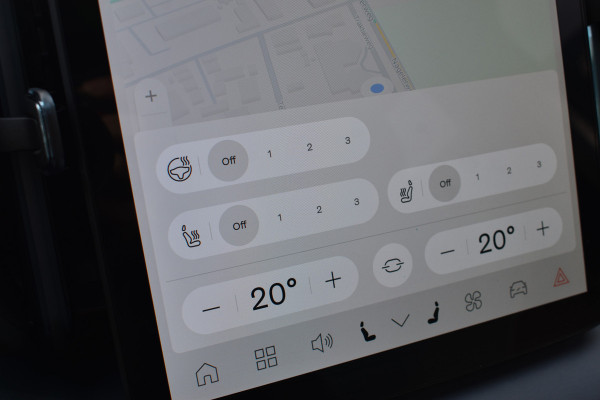 Volvo EX30 Extended Range 272PK Plus 69 kWh | Trekhaak | H&K | ACC | Blis | Stoelverwarming | Camera |