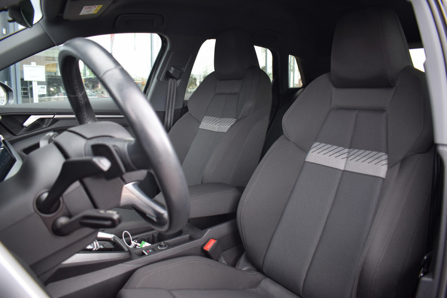 Audi A3 Sportback 35 TFSI Business edition | Apple CarPlay | Stoelverw. | Camera | Virtual Audi A3 Sportback 35 TFSI Business edition | Apple CarPlay | Stoelverw. | Camera | Virtual
