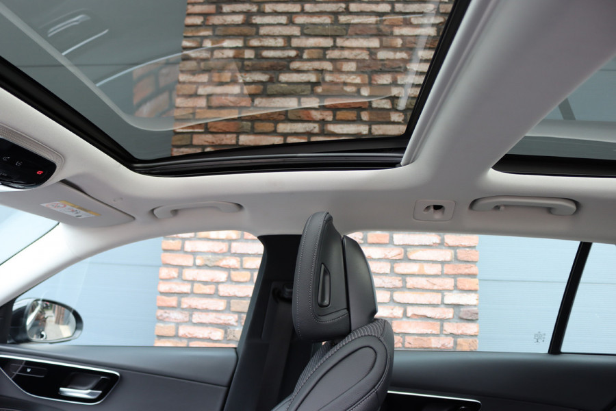 Mercedes-Benz C-Klasse Estate 300 e Luxury Line | Panoramadak | Camera | Cruise Control | Sfeerverlichting | Dodehoekassistent | High Perf. LED | Apple Carplay/Android Auto | Stoelverwarming | Mercedes-Benz C-Klasse Estate 300 e Luxury Line | Panoramadak | Camera | Cruise Control | Sfeerverlichting | Dodehoekassistent | High Perf. LED | Apple Carplay/Android Auto | Stoelverwarming |