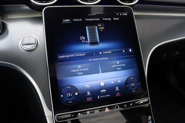 Mercedes-Benz C-Klasse Estate 300 e Luxury Line | Panoramadak | Camera | Cruise Control | Sfeerverlichting | Dodehoekassistent | High Perf. LED | Apple Carplay/Android Auto | Stoelverwarming | Mercedes-Benz C-Klasse Estate 300 e Luxury Line | Panoramadak | Camera | Cruise Control | Sfeerverlichting | Dodehoekassistent | High Perf. LED | Apple Carplay/Android Auto | Stoelverwarming |