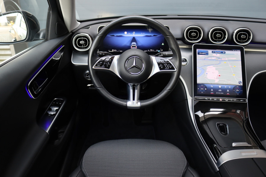Mercedes-Benz C-Klasse Estate 300 e Luxury Line | Panoramadak | Camera | Cruise Control | Sfeerverlichting | Dodehoekassistent | High Perf. LED | Apple Carplay/Android Auto | Stoelverwarming | Mercedes-Benz C-Klasse Estate 300 e Luxury Line | Panoramadak | Camera | Cruise Control | Sfeerverlichting | Dodehoekassistent | High Perf. LED | Apple Carplay/Android Auto | Stoelverwarming |