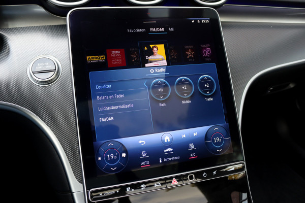 Mercedes-Benz C-Klasse Estate 300 e Luxury Line | Panoramadak | Camera | Cruise Control | Sfeerverlichting | Dodehoekassistent | High Perf. LED | Apple Carplay/Android Auto | Stoelverwarming | Mercedes-Benz C-Klasse Estate 300 e Luxury Line | Panoramadak | Camera | Cruise Control | Sfeerverlichting | Dodehoekassistent | High Perf. LED | Apple Carplay/Android Auto | Stoelverwarming |