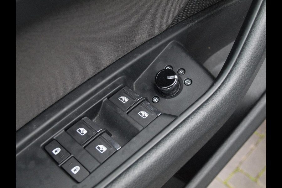 Audi e-tron Sportback 55 quattro edition 95 kWh | DAB | Black Optic | Parkeersensoren | NL-Auto | Audi e-tron Sportback 55 quattro edition 95 kWh | DAB | Black Optic | Parkeersensoren | NL-Auto |