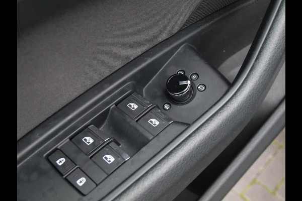 Audi e-tron Sportback 55 quattro edition 95 kWh | DAB | Black Optic | Parkeersensoren | NL-Auto | Audi e-tron Sportback 55 quattro edition 95 kWh | DAB | Black Optic | Parkeersensoren | NL-Auto |