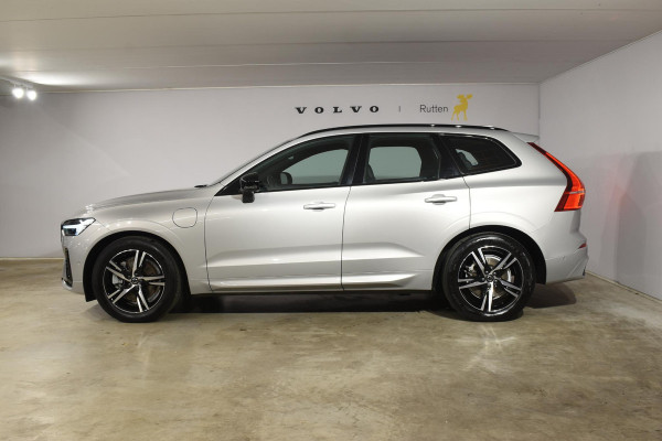 Volvo XC60 T6 350PK Automaat Plug-in hybrid AWD R-Design / Navigatie / Luchtvering / 360 Camera / Adaptieve Cruise Control / Schuif-kanteldak / Head-up Display / Stuurverwarming / Stoelverwarming v+a / Elektr. Achterklep / Elektr. Trekhaak / Elektr. sstoelen met geheugen