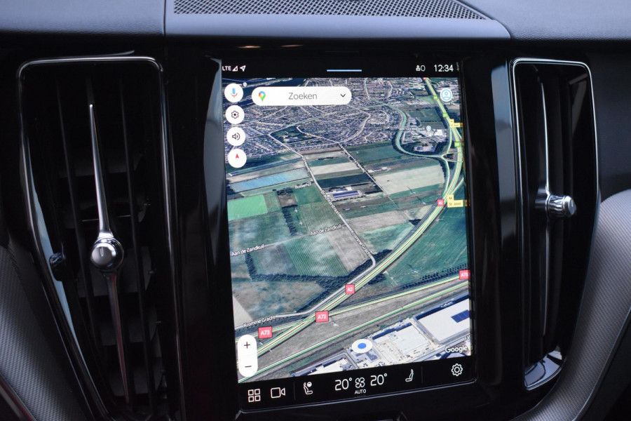 Volvo XC60 T6 350PK Automaat Plug-in hybrid AWD R-Design / Navigatie / Luchtvering / 360 Camera / Adaptieve Cruise Control / Schuif-kanteldak / Head-up Display / Stuurverwarming / Stoelverwarming v+a / Elektr. Achterklep / Elektr. Trekhaak / Elektr. sstoelen met geheugen