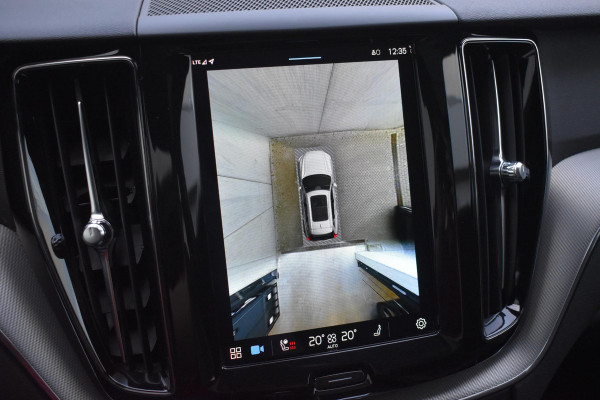 Volvo XC60 T6 350PK Automaat Plug-in hybrid AWD R-Design / Navigatie / Luchtvering / 360 Camera / Adaptieve Cruise Control / Schuif-kanteldak / Head-up Display / Stuurverwarming / Stoelverwarming v+a / Elektr. Achterklep / Elektr. Trekhaak / Elektr. sstoelen met geheugen