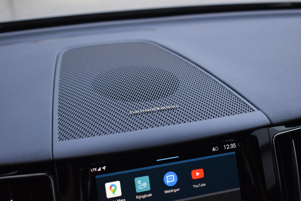 Volvo XC60 T6 350PK Automaat Plug-in hybrid AWD R-Design / Navigatie / Luchtvering / 360 Camera / Adaptieve Cruise Control / Schuif-kanteldak / Head-up Display / Stuurverwarming / Stoelverwarming v+a / Elektr. Achterklep / Elektr. Trekhaak / Elektr. sstoelen met geheugen