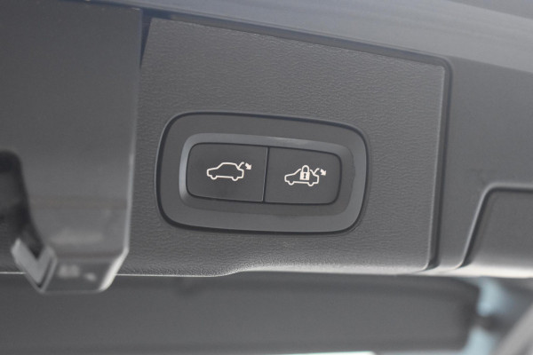 Volvo XC60 T6 350PK Automaat Plug-in hybrid AWD R-Design / Navigatie / Luchtvering / 360 Camera / Adaptieve Cruise Control / Schuif-kanteldak / Head-up Display / Stuurverwarming / Stoelverwarming v+a / Elektr. Achterklep / Elektr. Trekhaak / Elektr. sstoelen met geheugen