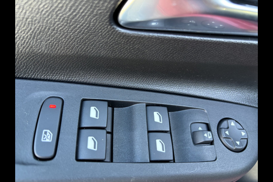 Opel CORSA-E Elegance 50 kWh | Camera | Parkeersensoren voor en achter |