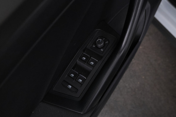 Volkswagen T-Roc 1.6 TDI Style Business Elektrische achterklep, apple carplay, climate,