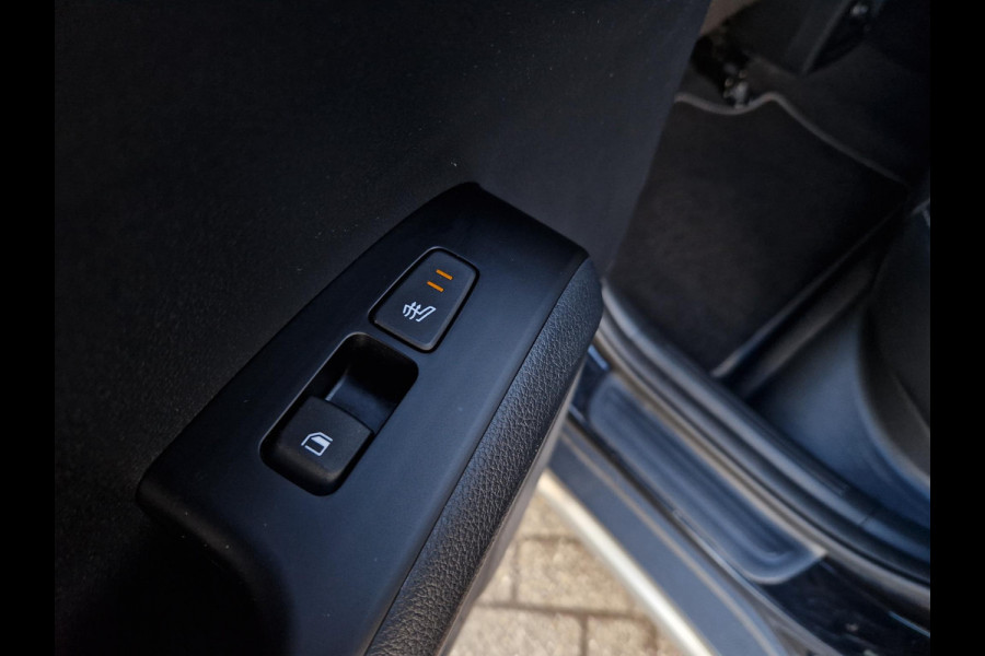 Kia e-Soul ExecutiveLine 64 kWh | Stoelventilatie | Climate | Camera | PDC | Dodehoek | HUD | 3 Fase