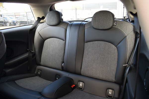 MINI Mini 1.5 One Business Edition | Apple CarPlay | HUD | Half Leer | Stoelverw. MINI Mini 1.5 One Business Edition | Apple CarPlay | HUD | Half Leer | Stoelverw.