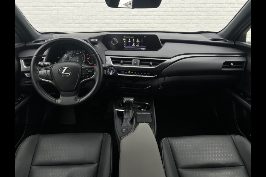 Lexus UX 250h Style+ Edition | Leder | Camera | Carplay | 18 inch | Dodehoek