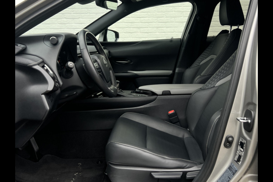 Lexus UX 250h Style+ Edition | Leder | Camera | Carplay | 18 inch | Dodehoek
