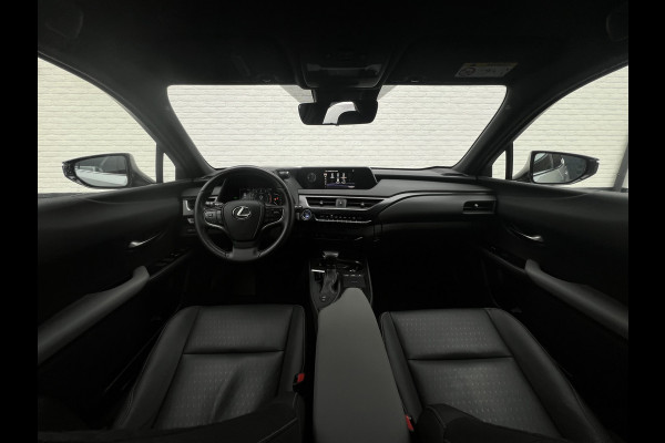 Lexus UX 250h Style+ Edition | Leder | Camera | Carplay | 18 inch | Dodehoek
