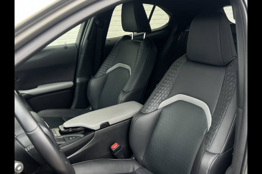 Lexus UX 250h Style+ Edition | Leder | Camera | Carplay | 18 inch | Dodehoek
