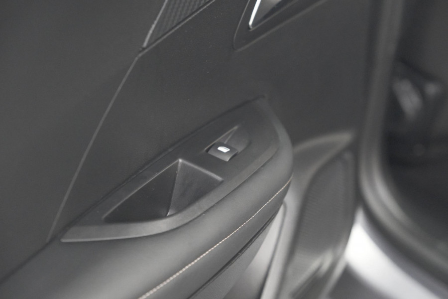 Peugeot 2008 Hybrid 136 e-DCS6 Allure | 360 Camera | Adaptieve Cruise Control | Dodehoekdetectie | Navigatie