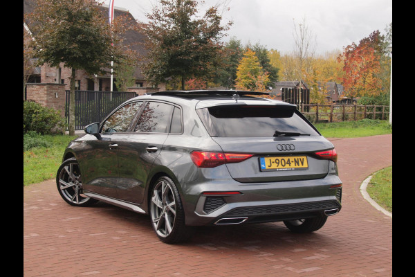 Audi A3 Sportback 35 TFSI S edition | 2X S-Line | Schuifdak | 19 Inch | Black Optic | NL-Auto |