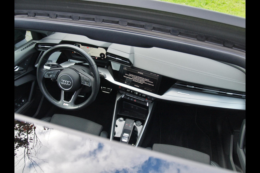 Audi A3 Sportback 35 TFSI S edition | 2X S-Line | Schuifdak | 19 Inch | Black Optic | NL-Auto | Audi A3 Sportback 35 TFSI S edition | 2X S-Line | Schuifdak | 19 Inch | Black Optic | NL-Auto |