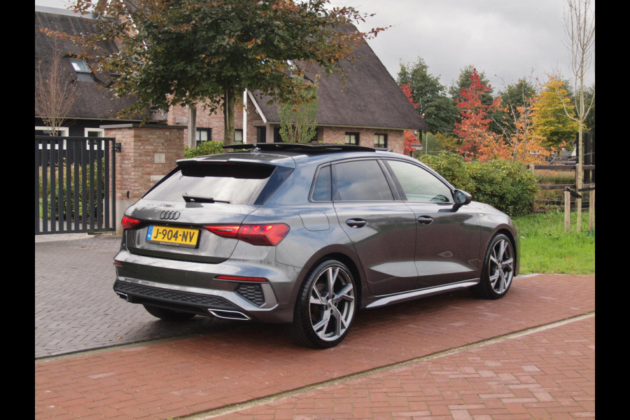 Audi A3 Sportback 35 TFSI S edition | 2X S-Line | Schuifdak | 19 Inch | Black Optic | NL-Auto | Audi A3 Sportback 35 TFSI S edition | 2X S-Line | Schuifdak | 19 Inch | Black Optic | NL-Auto |
