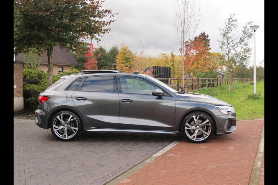 Audi A3 Sportback 35 TFSI S edition | 2X S-Line | Schuifdak | 19 Inch | Black Optic | NL-Auto | Audi A3 Sportback 35 TFSI S edition | 2X S-Line | Schuifdak | 19 Inch | Black Optic | NL-Auto |