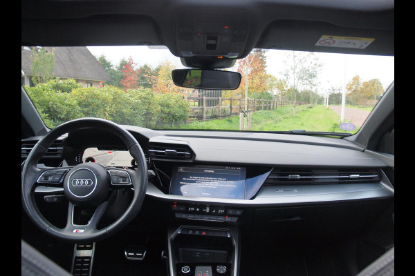 Audi A3 Sportback 35 TFSI S edition | 2X S-Line | Schuifdak | 19 Inch | Black Optic | NL-Auto | Audi A3 Sportback 35 TFSI S edition | 2X S-Line | Schuifdak | 19 Inch | Black Optic | NL-Auto |