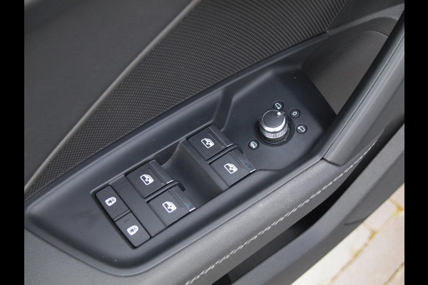 Audi A3 Sportback 35 TFSI S edition | 2X S-Line | Schuifdak | 19 Inch | Black Optic | NL-Auto | Audi A3 Sportback 35 TFSI S edition | 2X S-Line | Schuifdak | 19 Inch | Black Optic | NL-Auto |