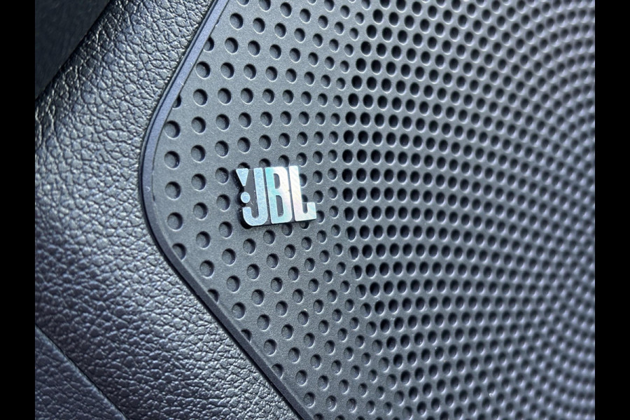 Kia e-Niro ExecutiveLine 64 kWh Kia e-Niro ExecutiveLine 64kWh | Leder | Navigatie | Apple Carplay & Android Auto | Schuif-/kanteldak |