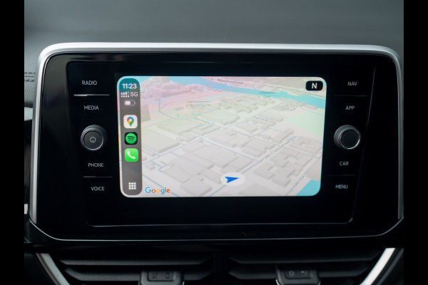 Volkswagen T-Roc 1.5 TSI R-Line Business+ | Keyless | Elk. A-klep | Camera | IQ Light | Side Assist | Prijs Rijklaar!!