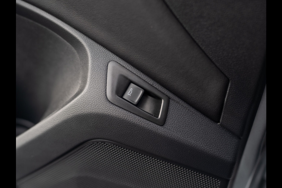 Volkswagen T-Roc 1.5 TSI R-Line Business+ | Keyless | Elk. A-klep | Camera | IQ Light | Side Assist | Prijs Rijklaar!!