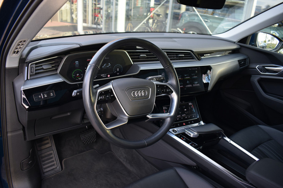 Audi e-tron 50 quattro Business edition Plus 71 kWh | Pano | Leer | Memory | Stoelverwarming Audi e-tron 50 quattro Business edition Plus 71 kWh | Pano | Leer | Memory | Stoelverwarming