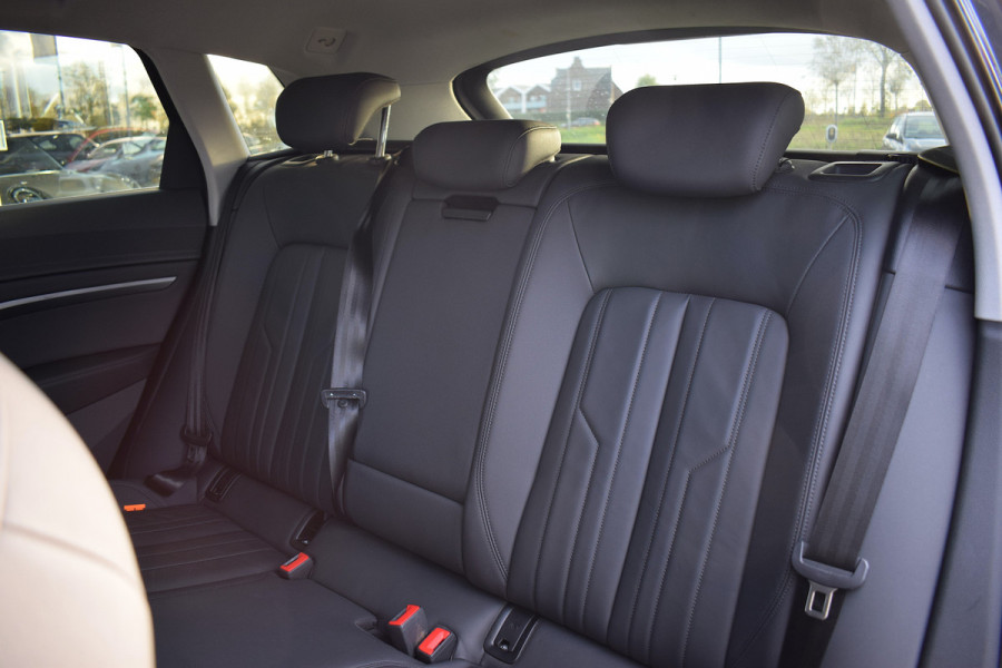 Audi e-tron 50 quattro Business edition Plus 71 kWh | Pano | Leer | Memory | Stoelverwarming Audi e-tron 50 quattro Business edition Plus 71 kWh | Pano | Leer | Memory | Stoelverwarming