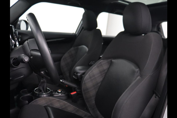 MINI Cooper 1.5 Chili Serious Business | Panoramadak | Navigatie | Cruise Control | LED koplampen | Half leder | Climate control | Parkeerhulp | Bluetooth