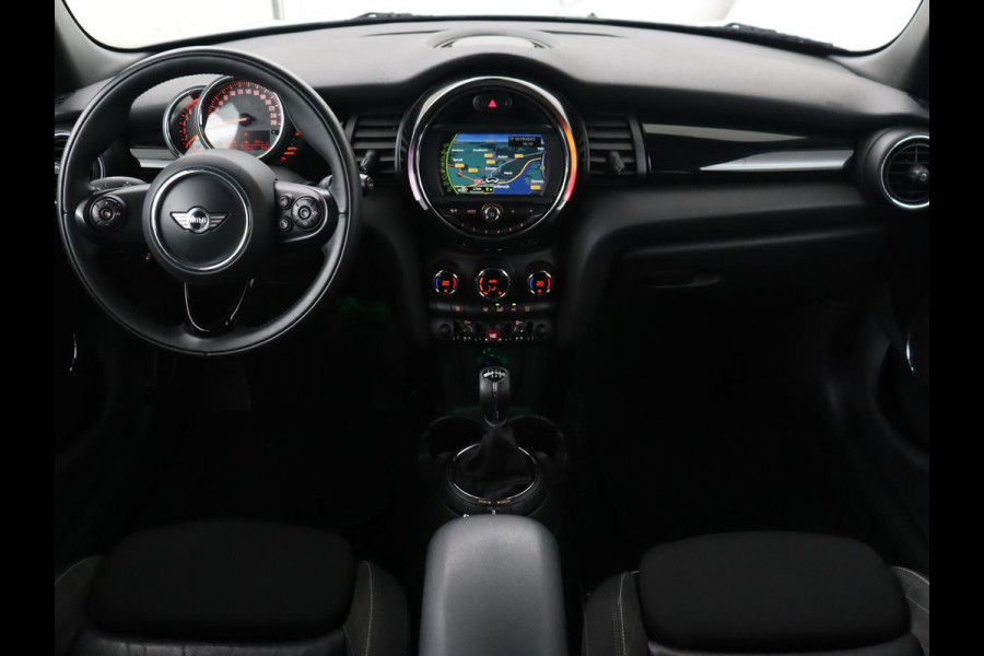 MINI Cooper 1.5 Chili Serious Business | Panoramadak | Navigatie | Cruise Control | LED koplampen | Half leder | Climate control | Parkeerhulp | Bluetooth