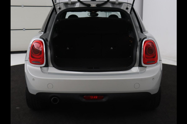MINI Cooper 1.5 Chili Serious Business | Panoramadak | Navigatie | Cruise Control | LED koplampen | Half leder | Climate control | Parkeerhulp | Bluetooth