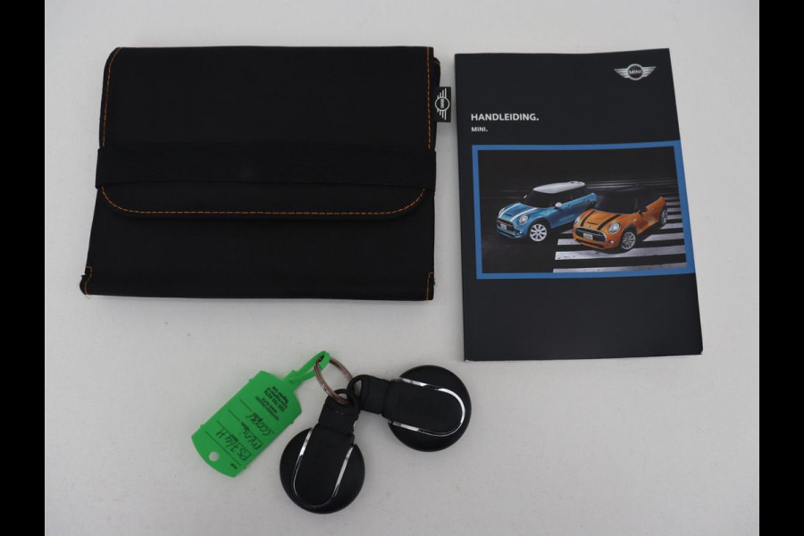 MINI Cooper 1.5 Chili Serious Business | Panoramadak | Navigatie | Cruise Control | LED koplampen | Half leder | Climate control | Parkeerhulp | Bluetooth