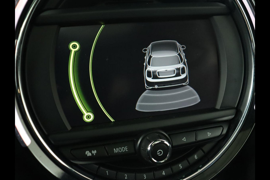 MINI Cooper 1.5 Chili Serious Business | Panoramadak | Navigatie | Cruise Control | LED koplampen | Half leder | Climate control | Parkeerhulp | Bluetooth