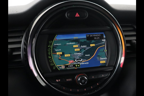 MINI Cooper 1.5 Chili Serious Business | Panoramadak | Navigatie | Cruise Control | LED koplampen | Half leder | Climate control | Parkeerhulp | Bluetooth